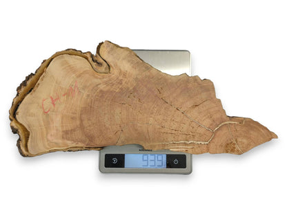 Irregular wild cherry live edge slab, displaying grain, cracks, and 939 g on a digital scale.
